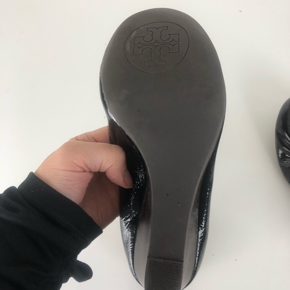 Tory Burch black leather wedges size 8 - Picture 6 of 8